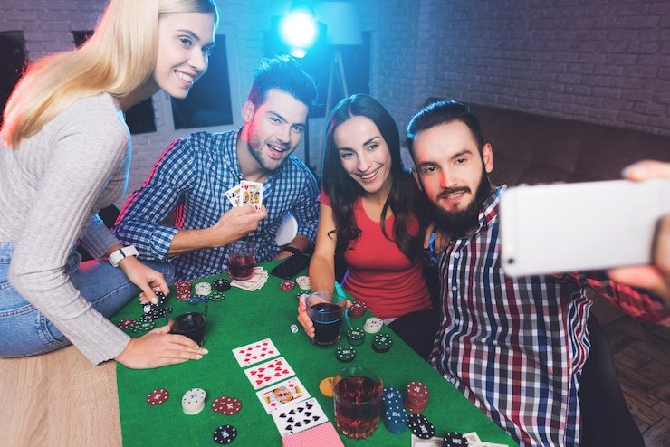 primabet AduQ live table with multiple players and dealer